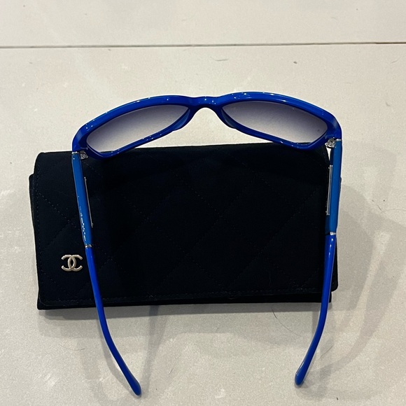 Chanel Blue Oversize Sunglasses 1342/9s - Picture 5 of 7